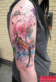 Model tatuazhi me bojë për krahun