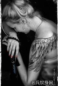 Emisija za tetovaže, preporučite žensku tetovažu na rukama i krilima