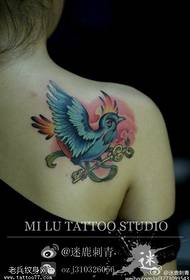 Kvinde skulder farve fred due due tatovering arbejde