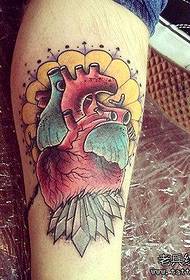 Tatuaż serca nóg działa