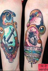 un modello di tatuaggio uccello stile scuola braccio