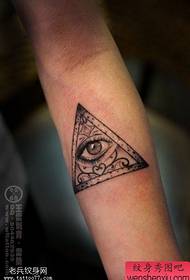 Spettacolo di tatuaggi, raccomandare un tatuaggio per gli occhi a figura intera