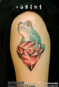 Armer un motif de tatouage grenouille diamant
