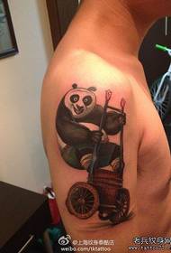 Jongen arm kung fu panda tattoo patroon