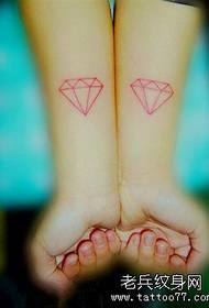 Patrón de tatuaje de diamante simple popular del brazo de la niña
