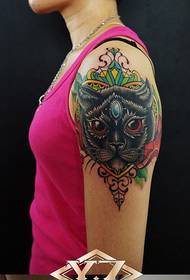 ຮູບແບບ tattoo cat ທີ່ມີຮູບຮ່າງທີ່ສວຍງາມ