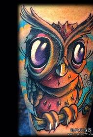 纹身秀图吧推荐一款手臂彩色猫头鹰纹身图案
