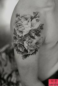 Нишони Tattoo, тавсия диҳед, ки як дасту пардаи танги peony