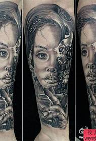 Tattoo Show, recommandéiere en arm mechanescht Meedchen Tattoo Aarbecht