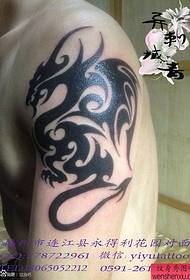 Оклоп на Танту со тетоважи со рака