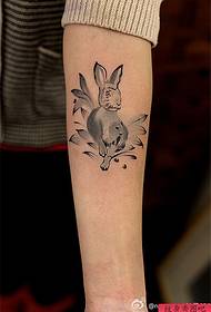 Unha tatuaxe de coello de brazo