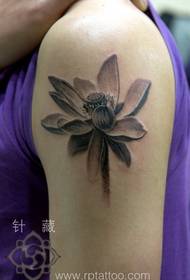 Shanghai Tattoo Show Bar -neulatatuointityöt: Arm Lotus Tattoo