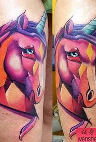 Modello di tatuaggio colorato unicorno