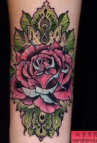 шема на тетоважи во боја со роза