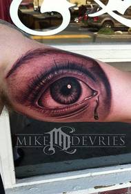 Tatoo treninga: tetovaže oči s solzami v očeh