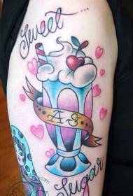 Braccio modello di tatuaggio di vetro di vino