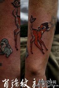 Motif de tatouage petit et mignon de lapin de cerf