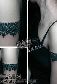 Modello classico del tatuaggio del pizzo di modo del braccio di bellezza
