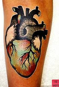 Tato tato, nyarankeun pikeun tattoo jantung warni