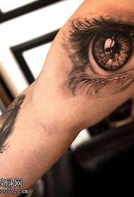 Τα έργα τατουάζ με τα χέρια και τα μάτια μοιράζονται το καλύτερο μουσείο τατουάζ