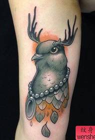 qaab midab leh oo loo yaqaan tattoo tattoo
