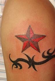 Wuhu Jie Tingqing Tattoo Show Bar Bar жұмыс істейді: қолтық татуировкасы