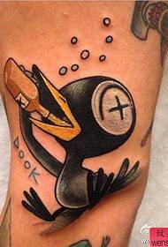 un piccolo modello di tatuaggio di anatra nera