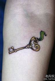 'n Sleutel tatoeëring patroon vir armmode