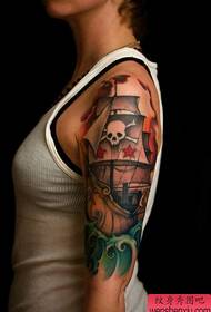 Armat piratfartyg tatuering arbete