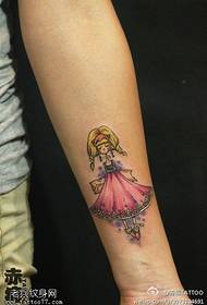 Pattern di tatuaggi di doll di bracciu di culore femminile