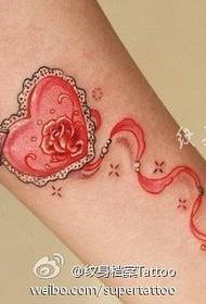 Ljubavni uzorak tetovaža za djevojčice s lijepom rukom