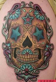 La barra de exposición de tatuajes recomendó un patrón de tatuaje de calavera europeo y americano