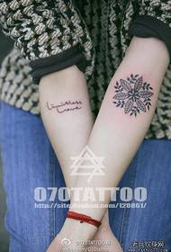 Gambar tato gambar nunjukkeun pola panangan serat totem kembang tato