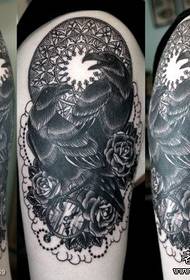 Tattoodị egbugbu dị jụụ na ogwe aka dị mma