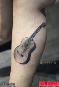 Tattoos гитара armm аз ҷониби tattoos муштарак