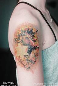 Tatuointiesitys, suosittele käsivarren väriä yksisarvinen tatuointityö