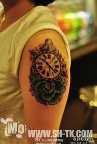 Kuangalia mfukoni mzuri na muundo wa tattoo