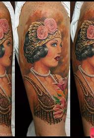Рад са тетоважом од фигура дама