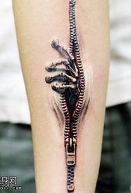 As tatuaxes con cremalleira 3D de brazo son compartidas por tatuaxes