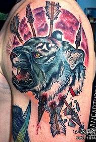 Lavoro di tatuaggio testa di tigre scuola braccio