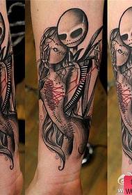Kar koponya tetoválás munka