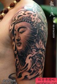 Tattoo show, beveel 'n groot arm Boeddha tatoeëring werk