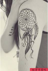 Tattoo show, doporučujeme ženskou ruku lapač snů tetování práce