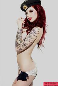 Modello di tatuaggio totem braccio ragazza