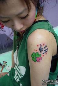 Schéinheetsarm, véier-Leaf Kleie, Tattoo