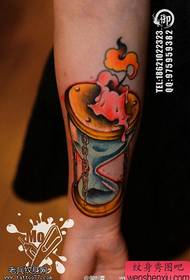 Arm Farbe Sanduhr Kerze Tattoo Arbeit