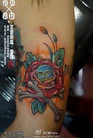 Arm farve skole rose blomster tatovering arbejde