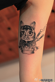 الگوی تاتو گربه سامورایی بازو
