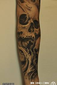 Silaha, tatoo za Uropa na Amerika zinashirikiwa na duka la tattoo