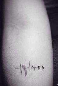 E klengen, frëschen ECG Tattoo Muster